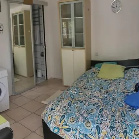 Studio Independant Avec Grande Terrasse Apartment